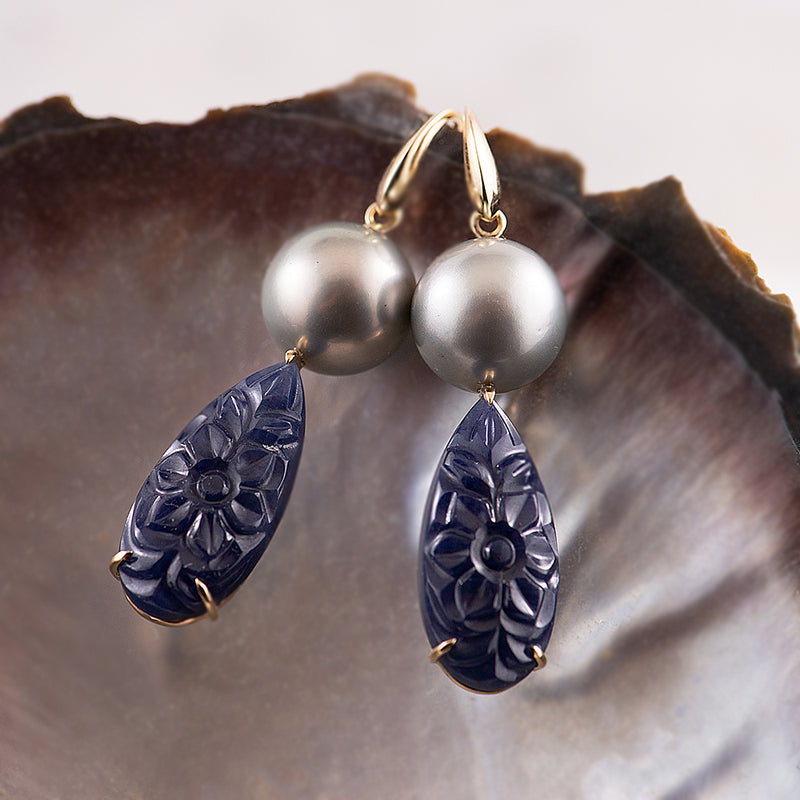 9K YG Carved Sapphire and Tahitian pearl earrings