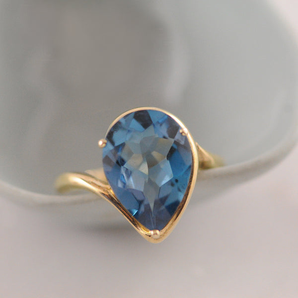 London Blue 9k Yellow Gold Ring